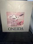 Vintage Oneida Georgian Scroll 2 Quart Chafing Dish. Fixed Price $19.95.