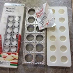 Vintage Villaware Ravioli Maker Makes 12 No 5400 Classic Italian Kitchenware Euc. Fixed Price $14.14.
