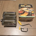 Vtg Deluxe Atlas Pasta Queen Noodle Making Machine # 15-4590 Made Italy Himark. Fixed Price $22.00.
