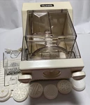 Takka Pasta And Dough Machine Model X1000 With 6 Discs Working See Video. Fixed Price $26.99.