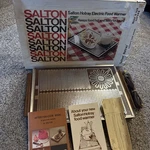 Vintage Salton Hotray Electric Food Warmer Model H-928. Fixed Price $19.99.